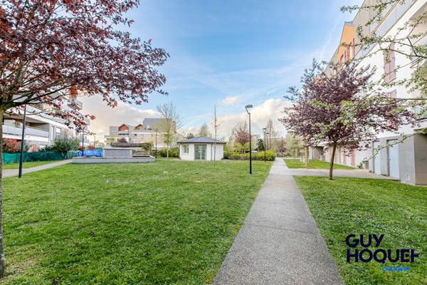 Appartement 3 pièces à Lieusaint  avec terrasse, jardin et deux places de parking en sous-sol !
