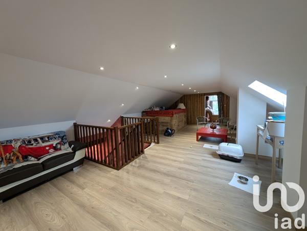 Maison traditionnelle 7 pièces de 145 m² à Arbent (01100)