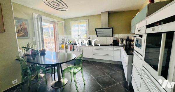 VILLA AVEC GARAGE ET TERRAIN