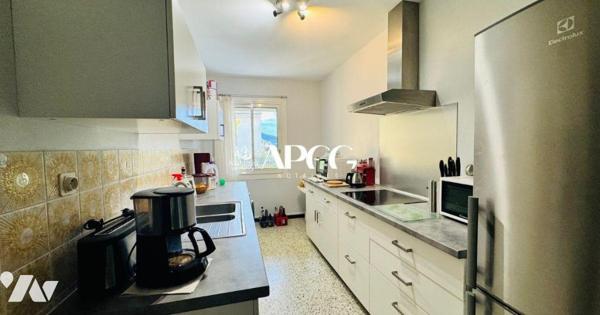 VILLA AVEC GARAGE ET TERRAIN