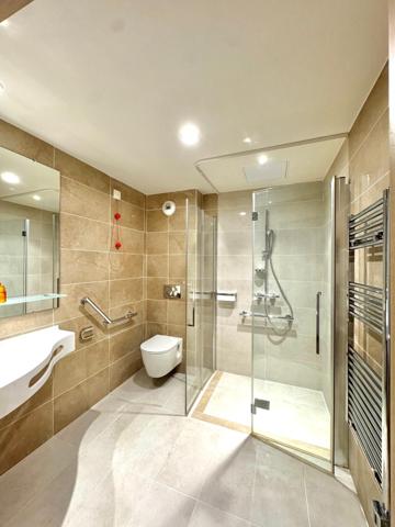 Fréjus centre -appartement meublé avec terrasse résidence sécurisée avec services