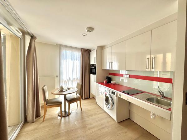 Fréjus centre -appartement meublé avec terrasse résidence sécurisée avec services
