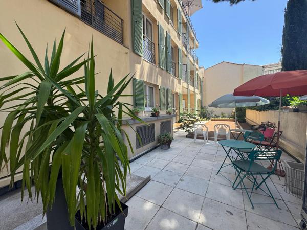 Fréjus centre -appartement meublé avec terrasse résidence sécurisée avec services
