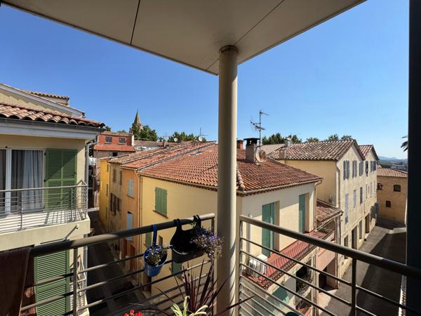 Fréjus centre -appartement meublé avec terrasse résidence sécurisée avec services