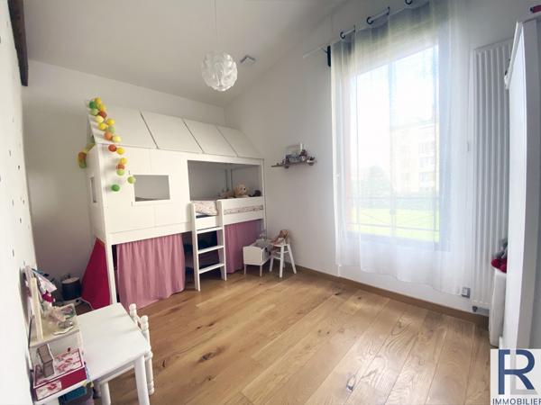 Châtillon (92320) Maison esprit loft avec piscine et dépendance à Chatillon