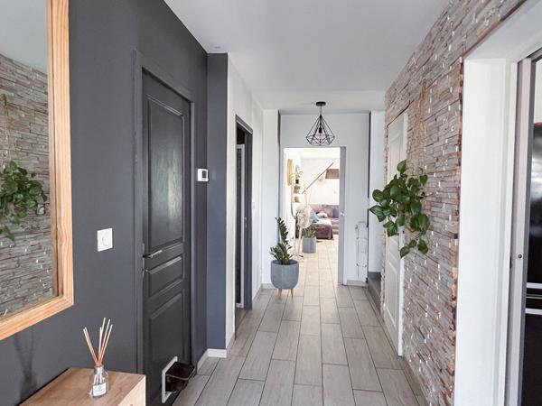 A VENDRE - Maison 6 pièces  5 chambres -TRELAZE- JARDIN et GARAGE