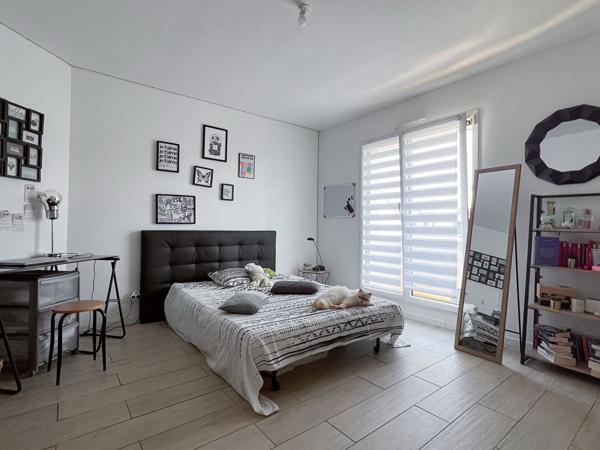 A VENDRE - Maison 6 pièces  5 chambres -TRELAZE- JARDIN et GARAGE
