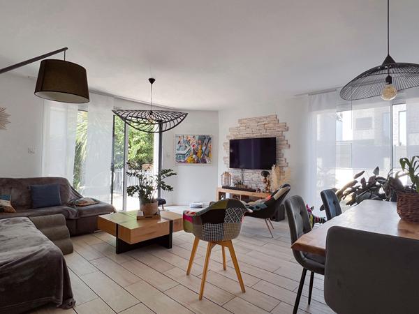 A VENDRE - Maison 6 pièces  5 chambres -TRELAZE- JARDIN et GARAGE
