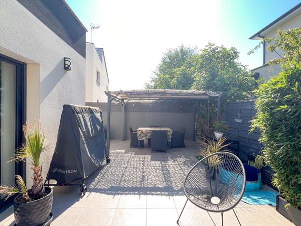 A VENDRE - Maison 6 pièces  5 chambres -TRELAZE- JARDIN et GARAGE