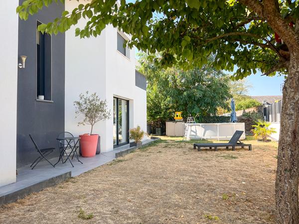 A VENDRE - Maison 6 pièces  5 chambres -TRELAZE- JARDIN et GARAGE