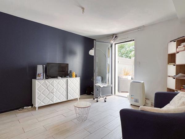 A VENDRE - Maison 6 pièces  5 chambres -TRELAZE- JARDIN et GARAGE