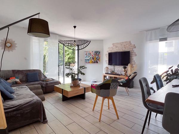 A VENDRE - Maison 6 pièces  5 chambres -TRELAZE- JARDIN et GARAGE