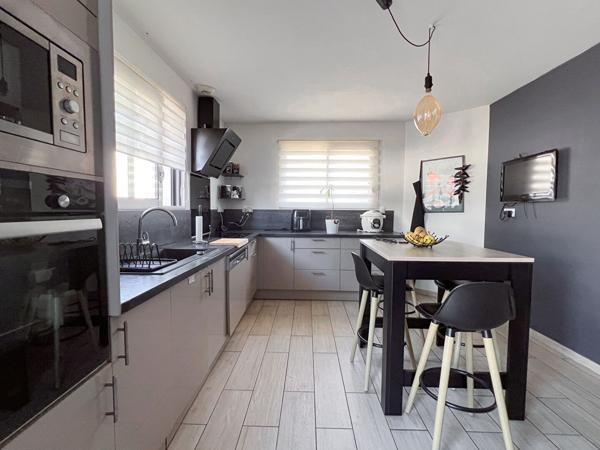A VENDRE - Maison 6 pièces  5 chambres -TRELAZE- JARDIN et GARAGE