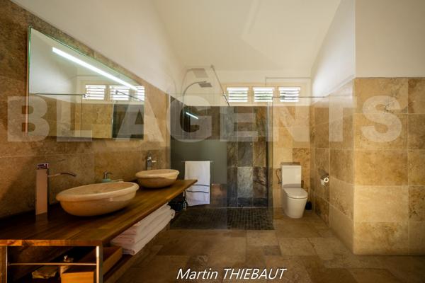 Une demeure unique face à la mer, au cœur de Trinité