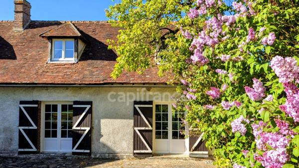 Héritage 1 849 ... Une maison de caractère rare et authentique de 135m², 5 chambres, 2 000m² de terrain, Serazereux (28)