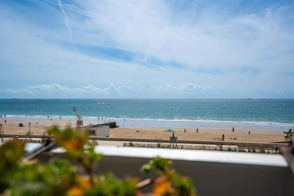 Appartement vue mer avec balcon dans l’emblématique résidence Les Vagues à La Baule