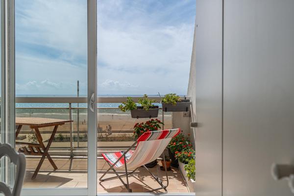 Appartement vue mer avec balcon dans l’emblématique résidence Les Vagues à La Baule