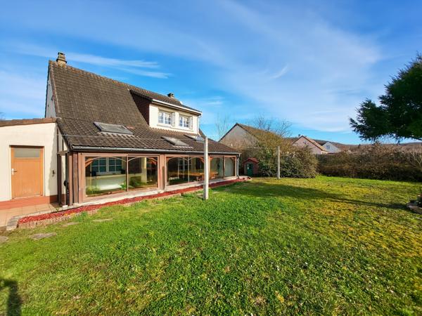 Morigny-Champigny (91150) Quartier " Les Monceaux " maison individuelle de 84 m2 avec véranda, sous-sol total + garage + jardin