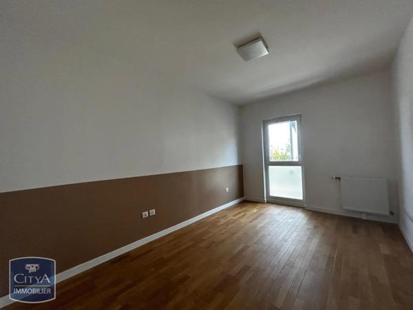 Appartement à louer 4 pièces 103.6m² Chartres (28000)