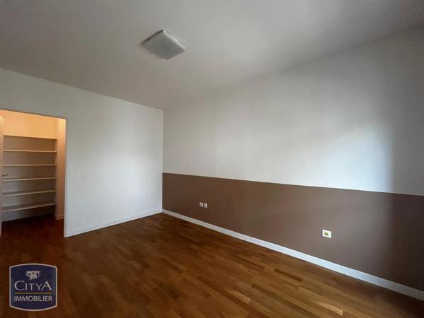 Appartement à louer 4 pièces 103.6m² Chartres (28000)