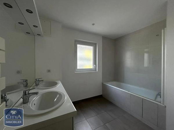 Appartement à louer 4 pièces 103.6m² Chartres (28000)