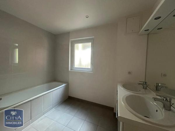 Appartement à louer 4 pièces 103.5m²