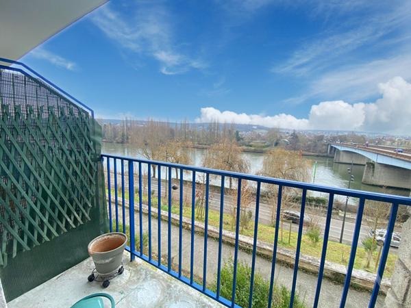 Centre ville Mantes La Jolie 3 pièces - bord de Seine