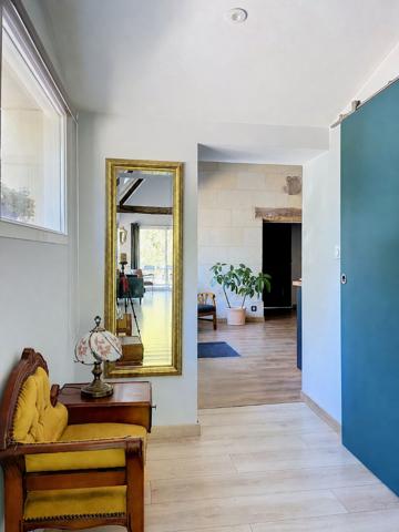 A vendre maison ancienne très lumineuse entièrement rénovée à Beaufort en Anjou dans un environnement très calme sur terrain entièrement paysager de plus de 6000m². Vie de plain pied,décoration soignée, 4 chambres dont deux en rez-de-chaussée, un dressing