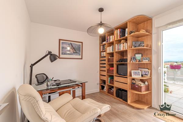 Appartement
                                                                                                                                                                                                                                                                                                                        4 pièce(s)                                                                                                                                                                                                          3 chambre(s)                                                                                                                                                                                                          110.3  m²