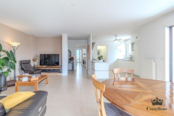 Appartement
                                                                                                                                                                                                                                                                                                                        4 pièce(s)                                                                                                                                                                                                          3 chambre(s)                                                                                                                                                                                                          110.3  m²