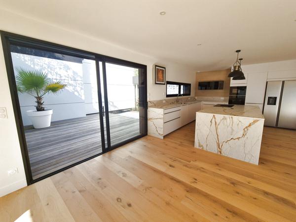 Maison 7 pièce(s) 4 chambre(s) 212.56 m²