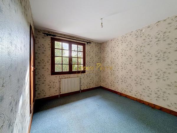 PLAIN-PIED SUR SOUS-SOL - SECTEUR FORET DE CHATELLERAULT
