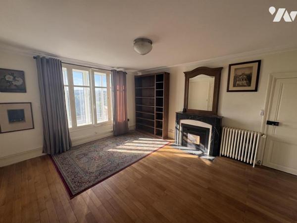 SAINT MAIXENT L'ECOLE, maison de ville de 365 m² 