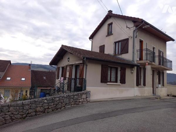 Maison ancienne avec petit terrain attenant 