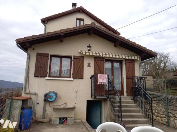 Maison ancienne avec petit terrain attenant 