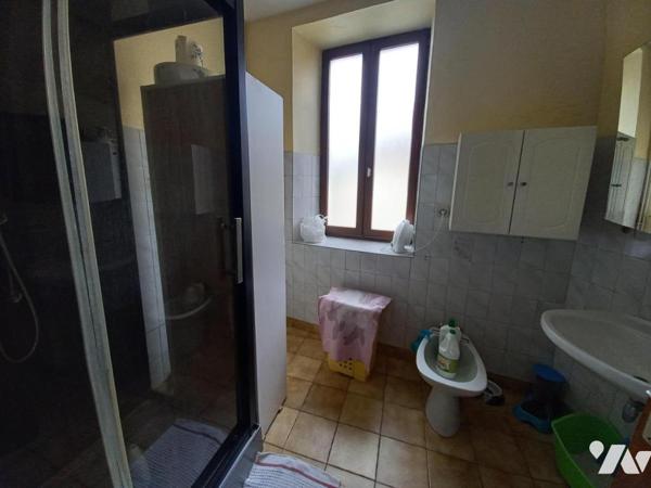 Maison ancienne avec petit terrain attenant 