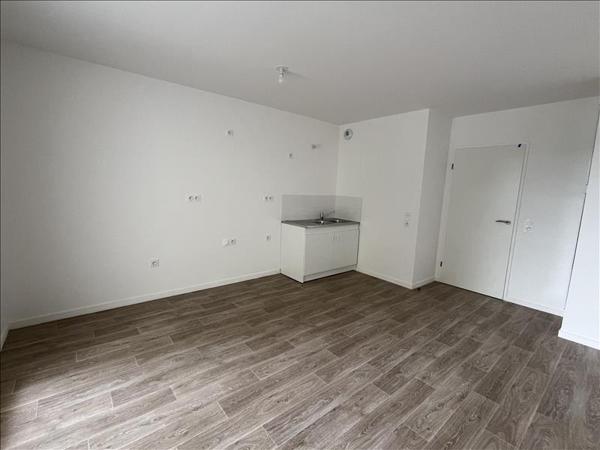 Appartement à louer 763 € CC JOUE LES TOURS 3 p 62 m² DPE C