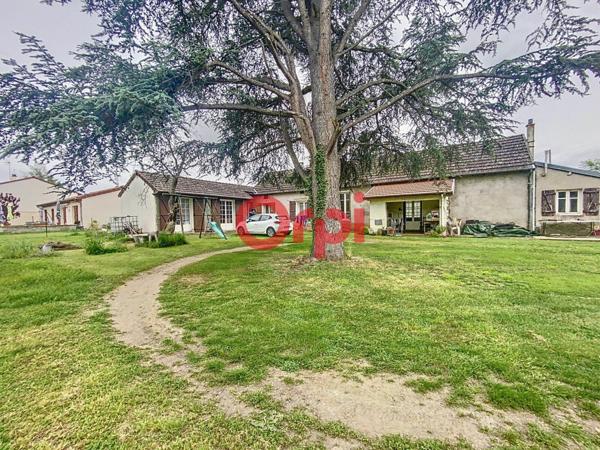 Maison à vendre    5 pièces •  Saint-Rémy-en-Rollat