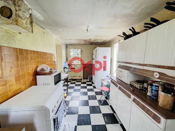 Maison à vendre    5 pièces •  Saint-Rémy-en-Rollat