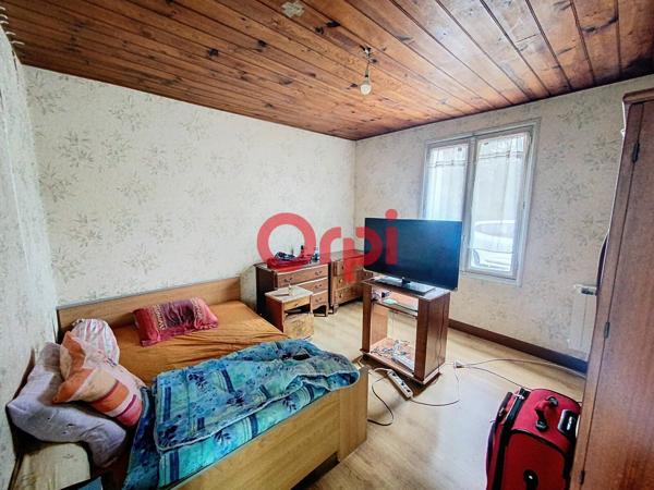 Maison à vendre    5 pièces •  Saint-Rémy-en-Rollat