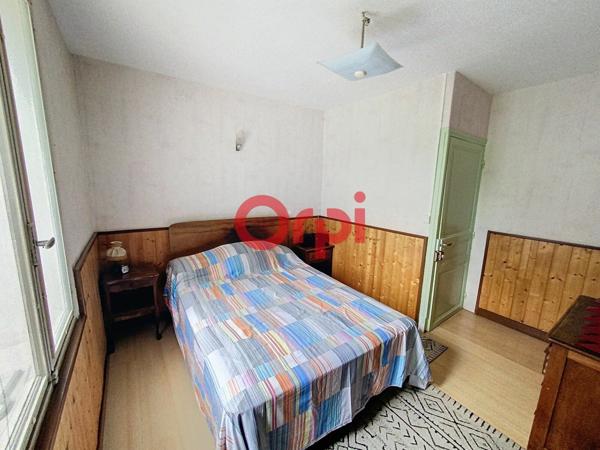 Maison à vendre    5 pièces •  Saint-Rémy-en-Rollat