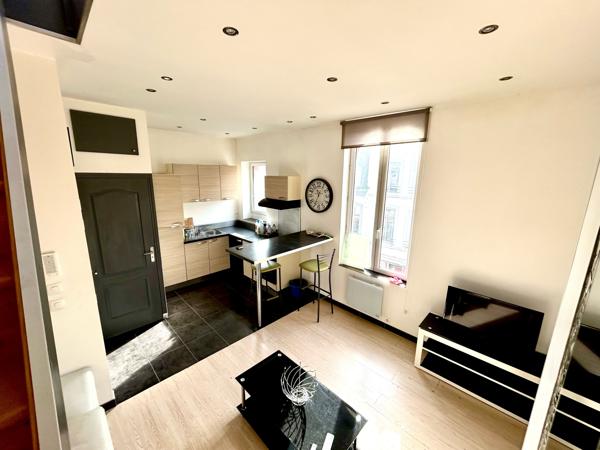 Duplex
                                                                                                                                                                                                                                                                                                                        2 pièce(s)                                                                                                                                                                                                          1 chambre(s)                                                                                                                                                                                                          37  m²