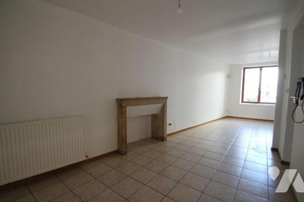 Au c?ur de Mercurey, immeuble de rapport élevé sur cave, avec ancienne grange, comprenant deux ...