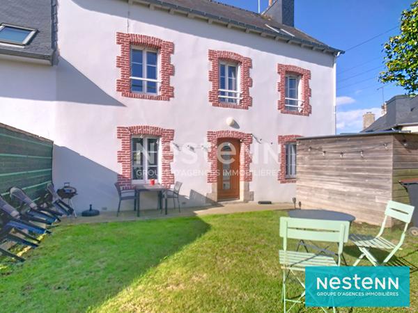 Maison de ville Quintin centre, 5 chambres, petit jardin clos !