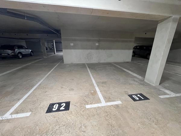 2 Parkings Roquefort Les Pins 13.3 m2 - centre ville