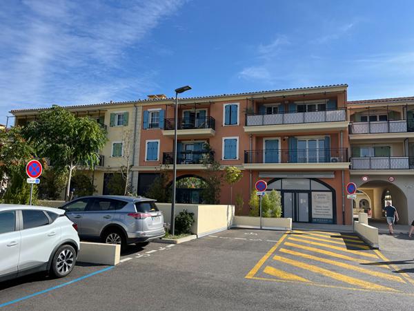 2 Parkings Roquefort Les Pins 13.3 m2 - centre ville