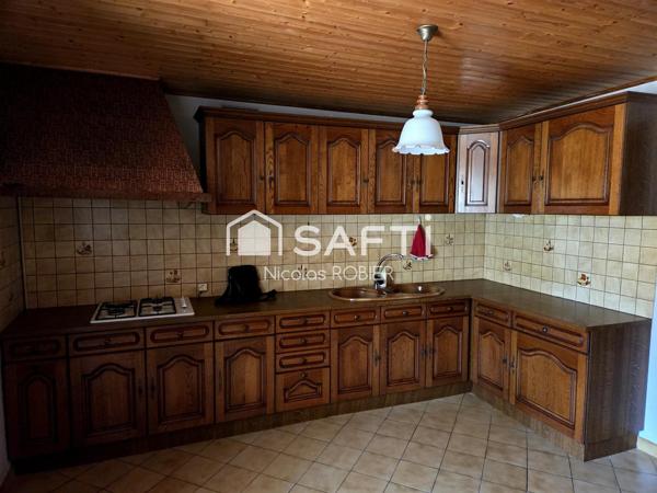 Maison en pierre, dépendances, quatre chambres, jardin !!