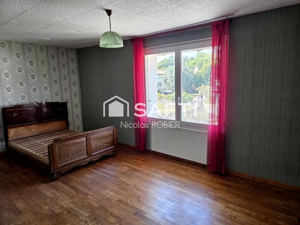 Maison en pierre, dépendances, quatre chambres, jardin !!