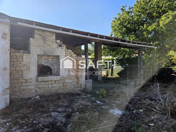 Maison en pierre, dépendances, quatre chambres, jardin !!