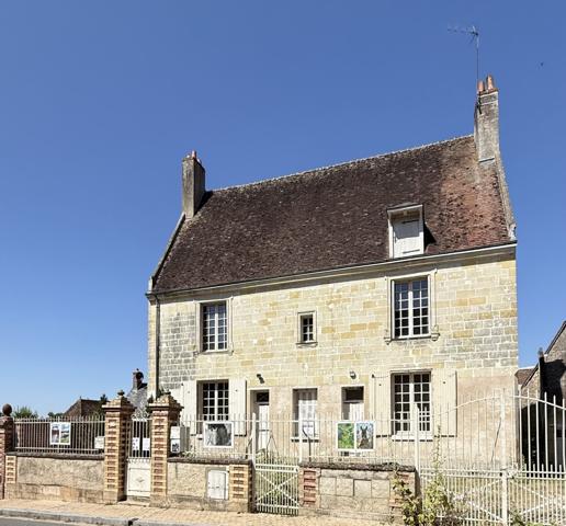 À vendre - Maison ancienne, 9 pièces située à Lavardin (41800)